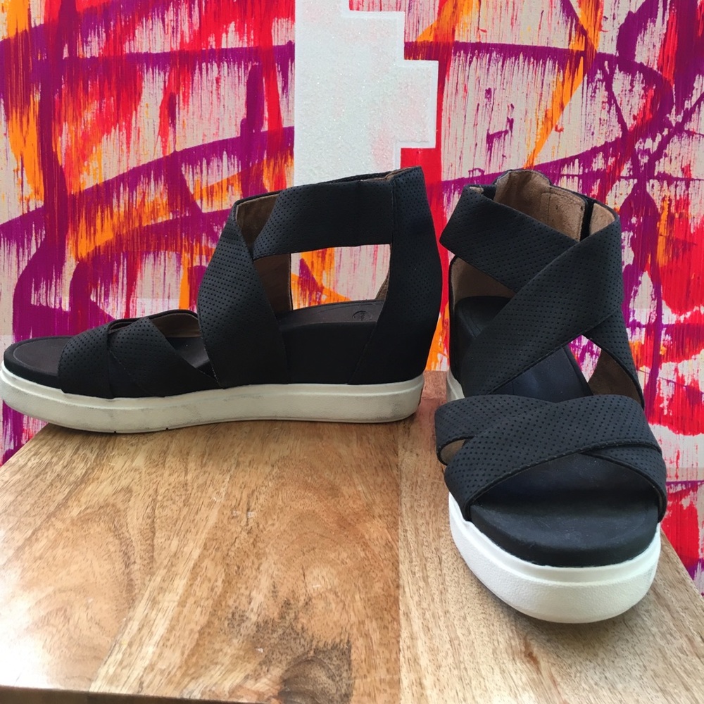 Dr. Scholl’s Shout black wedge sandals size 11